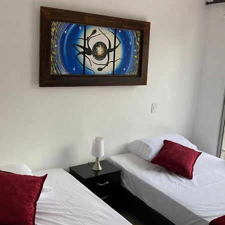 Amoblado Gemas San Joaquin 201 Appartement Medellín Buitenkant foto