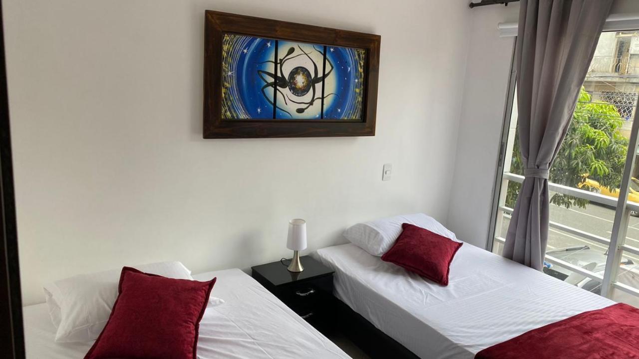 Amoblado Gemas San Joaquin 201 Appartement Medellín Buitenkant foto