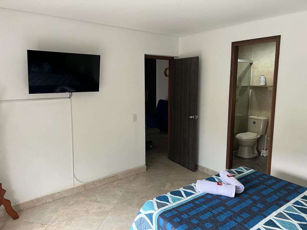 Amoblado Gemas San Joaquin 201 Appartement Medellín Buitenkant foto